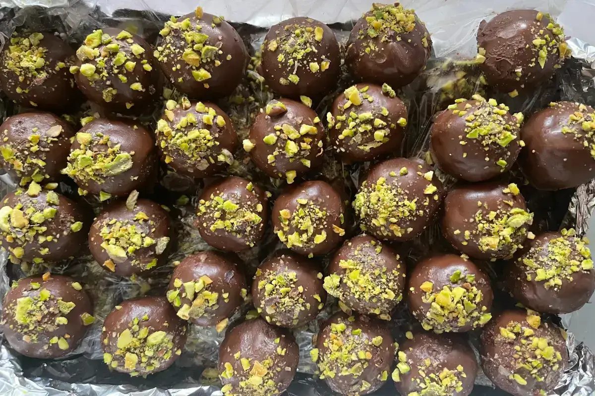 Addictive Chocolate Peanut Butter Bites 🍫✨